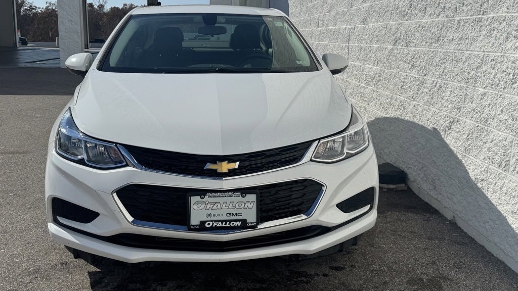 Used 2018 Chevrolet Cruze LS with VIN 1G1BC5SM3J7135231 for sale in O'Fallon, MO
