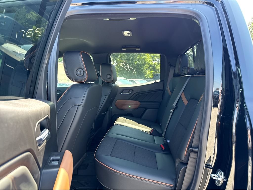 2026 GMC Canyon AT4 - Photo 7