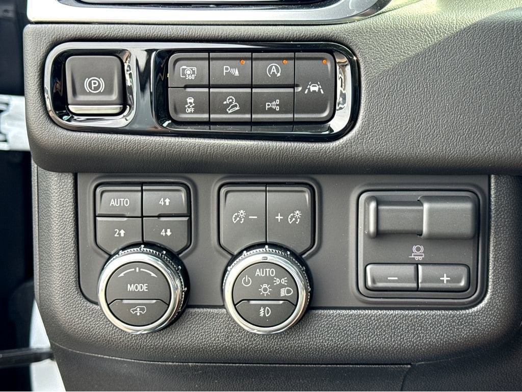 2026 GMC Yukon Denali - Photo 12
