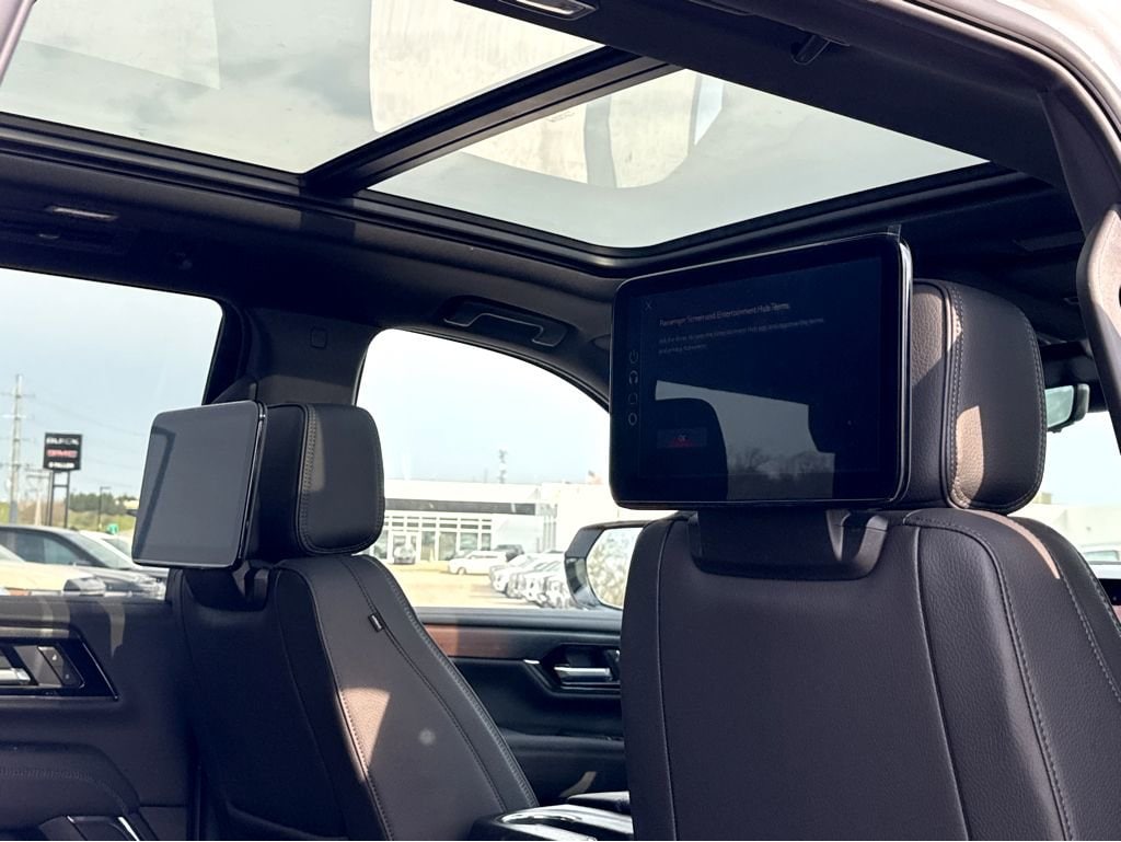 2026 GMC Yukon Denali - Photo 8