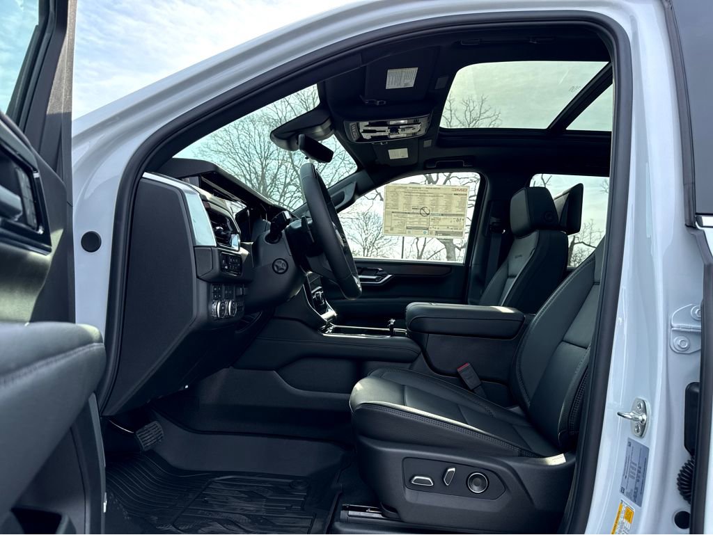 2026 GMC Yukon Denali - Photo 10