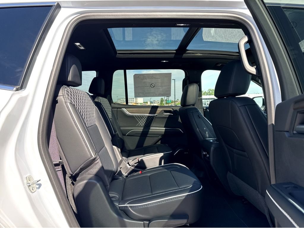 2026 GMC Acadia Denali - Photo 6
