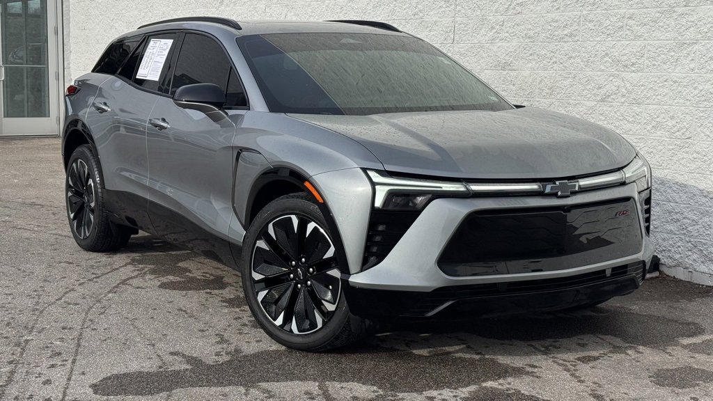 Used 2025 Chevrolet Blazer EV RS with VIN 3GNKDJRJ4SS108025 for sale in O'Fallon, MO