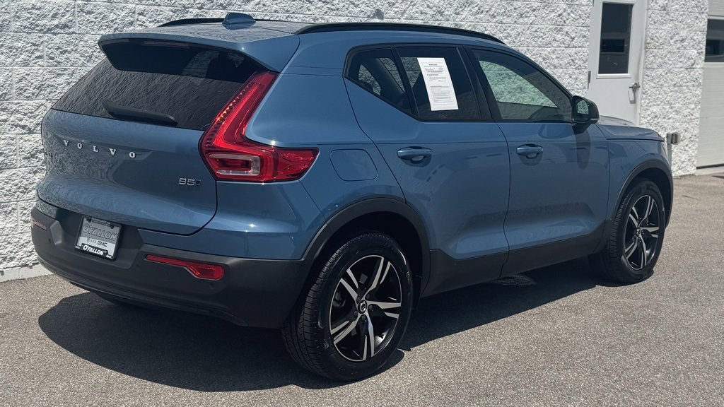 2023 Volvo XC40 Plus photo 3