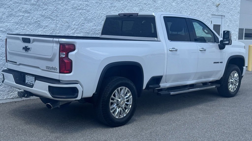 2022 Chevrolet Silverado 2500HD High Country photo 2