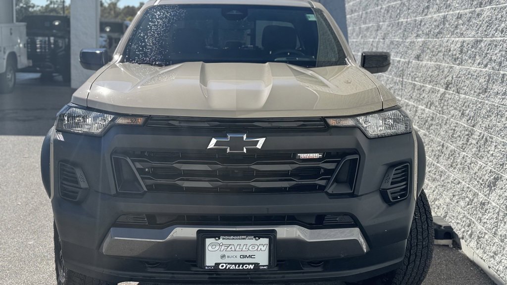 2024 Chevrolet Colorado Trail Boss photo 2