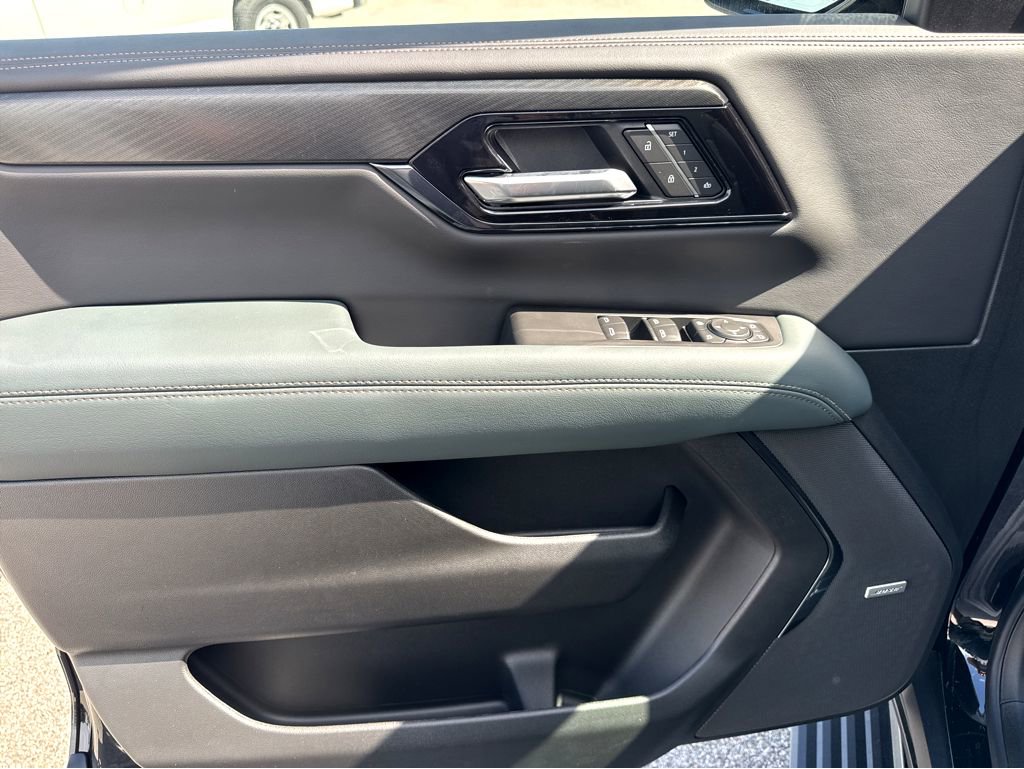 2026 GMC Yukon AT4 - Photo 10