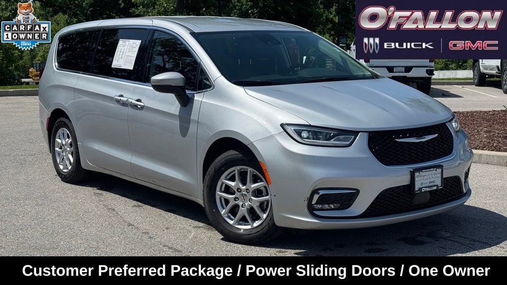 2023 Chrysler Pacifica Touring L's photo
