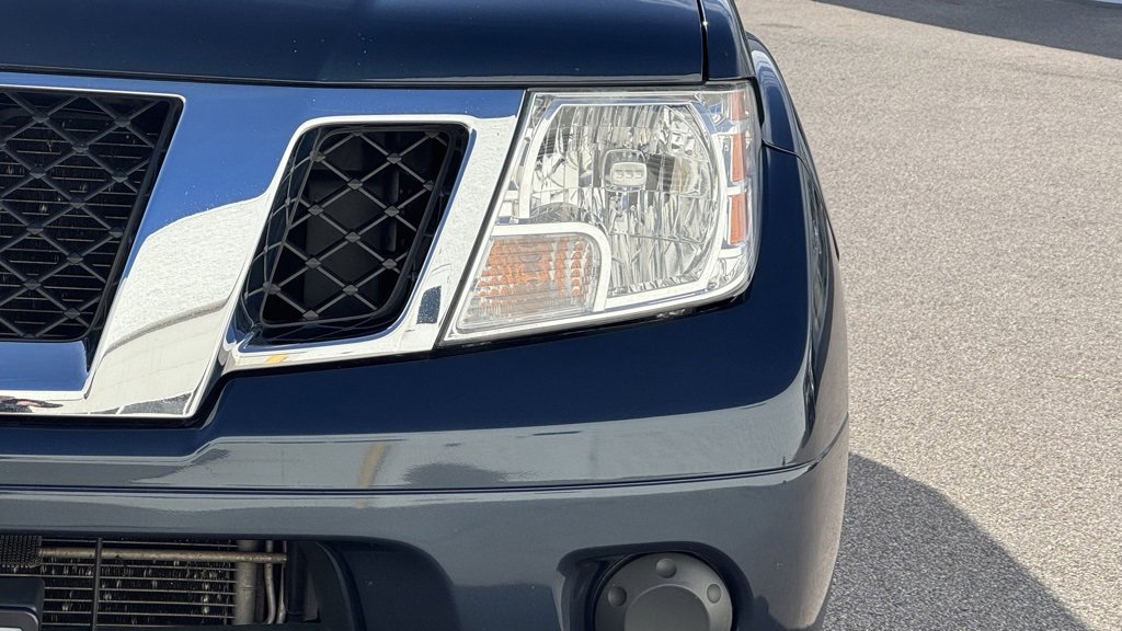 2019 Nissan Frontier SV photo 3