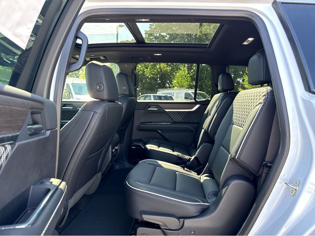 2026 GMC Acadia Denali - Photo 8