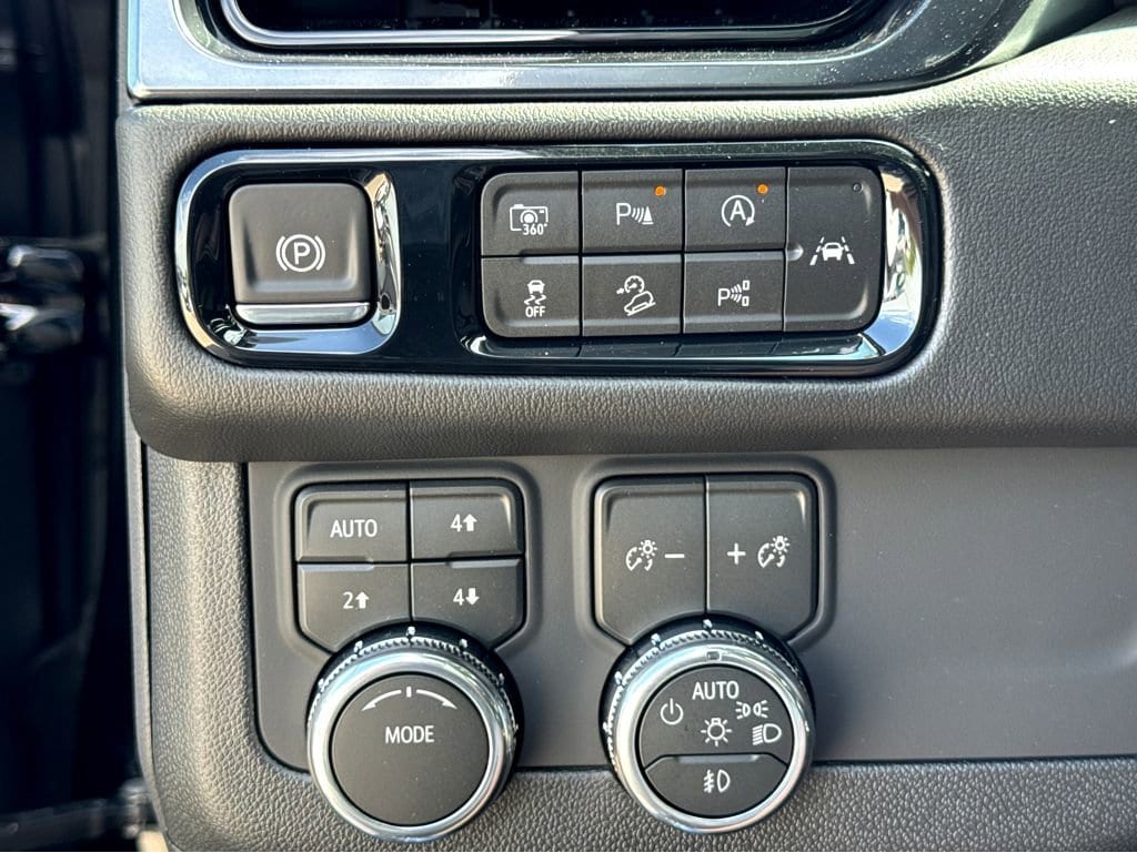 2026 GMC Yukon AT4 - Photo 11