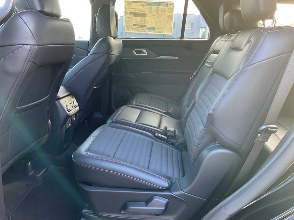 2026 Ford Explorer ST-Line - Photo 15