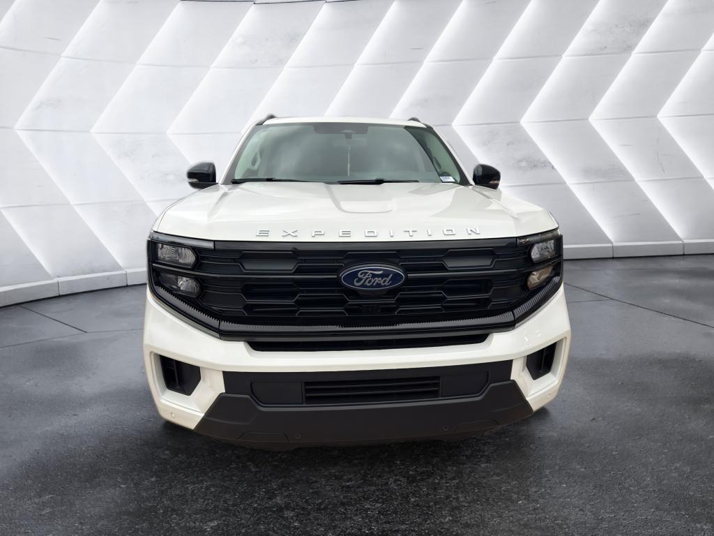 2025 Ford Expedition photo 2