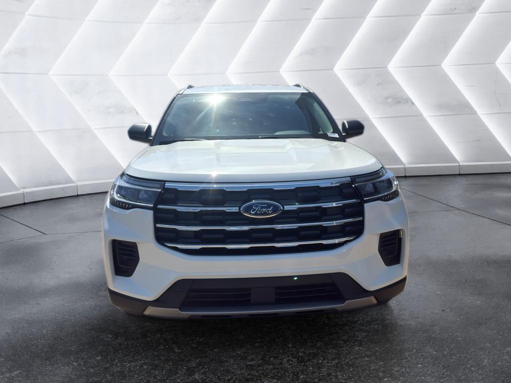 2025 Ford Explorer photo 2