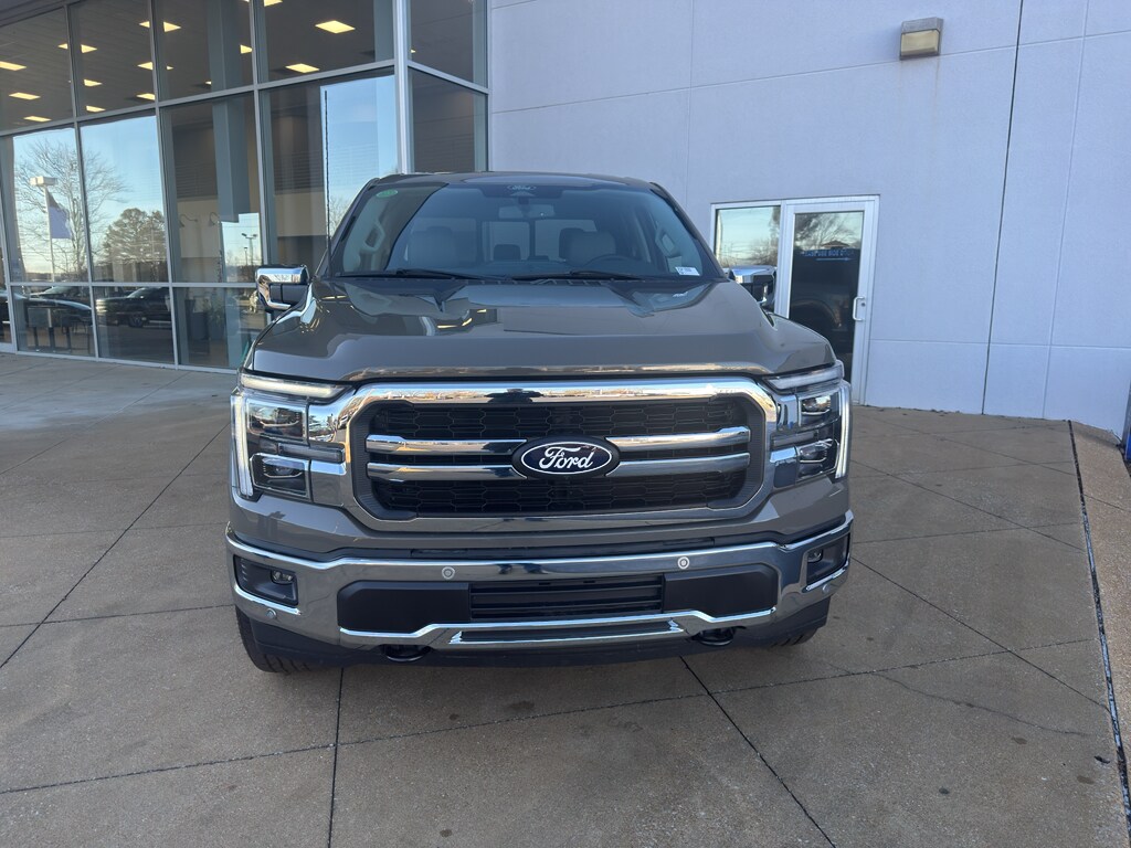 2025 Ford F-150 Lariat photo 2