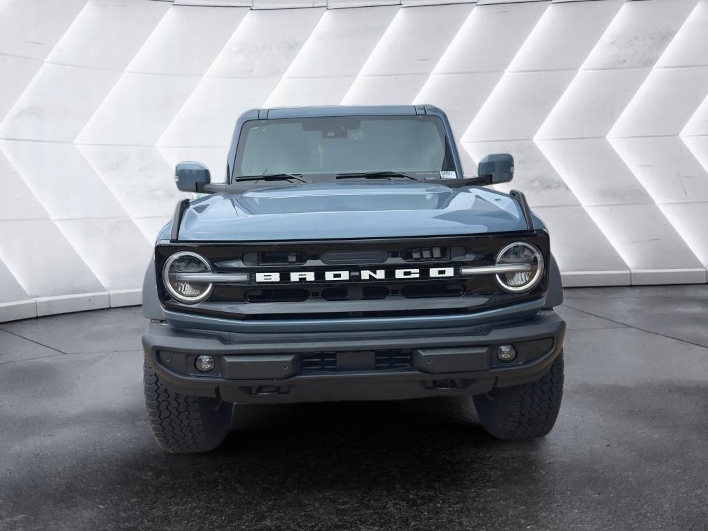 2025 Ford Bronco Outer Banks photo 2