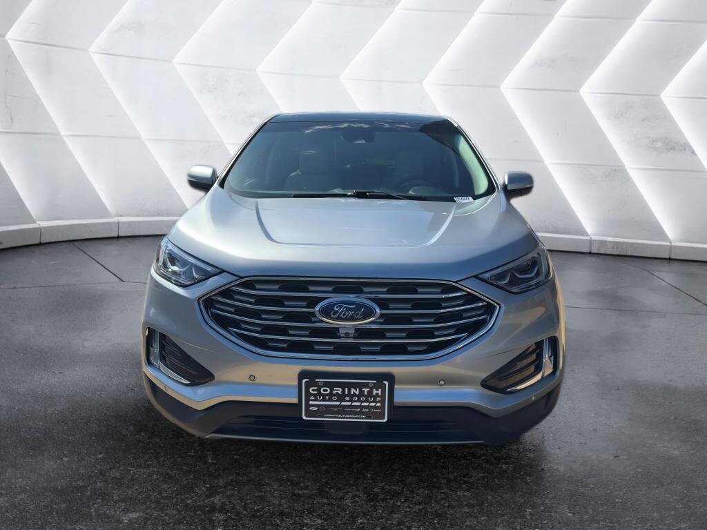 2020 Ford Edge Titanium photo 2