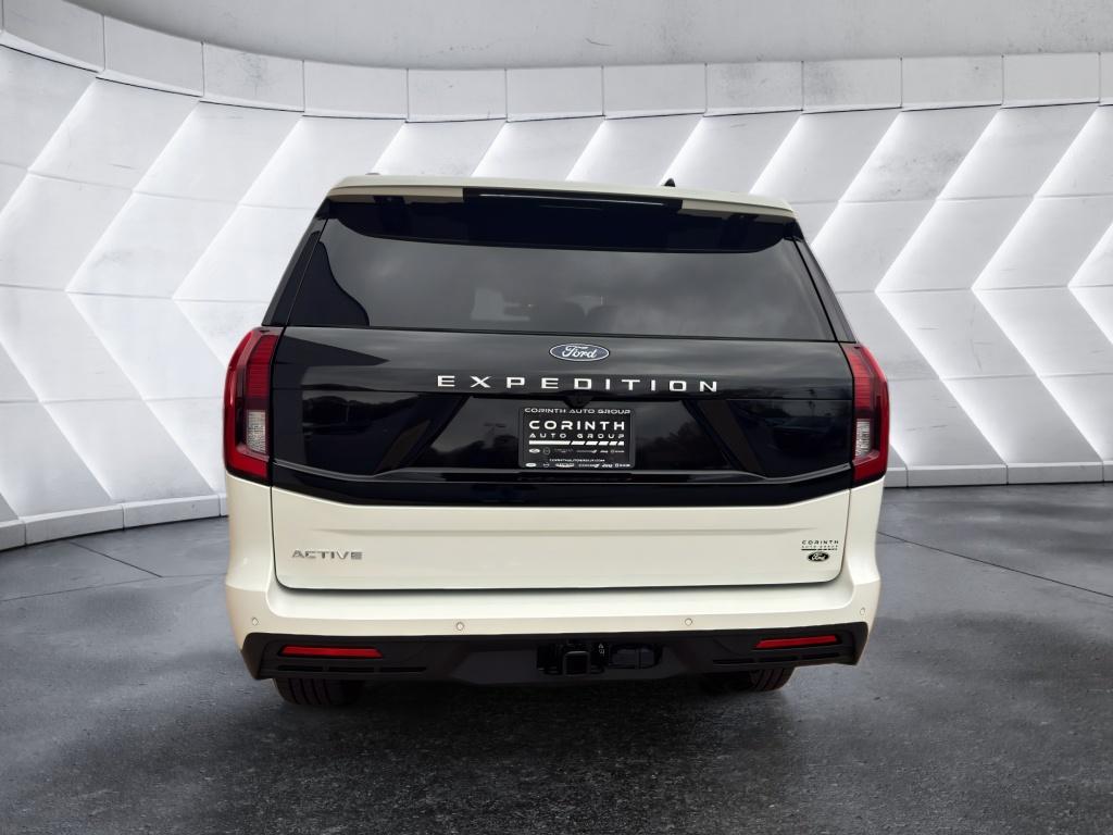 2025 Ford Expedition photo 4
