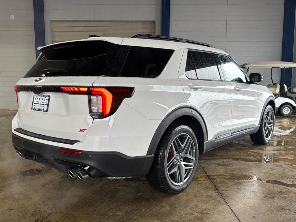 2025 Ford Explorer ST photo 4
