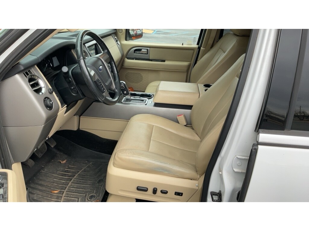 2017 Ford Expedition Limited photo 2