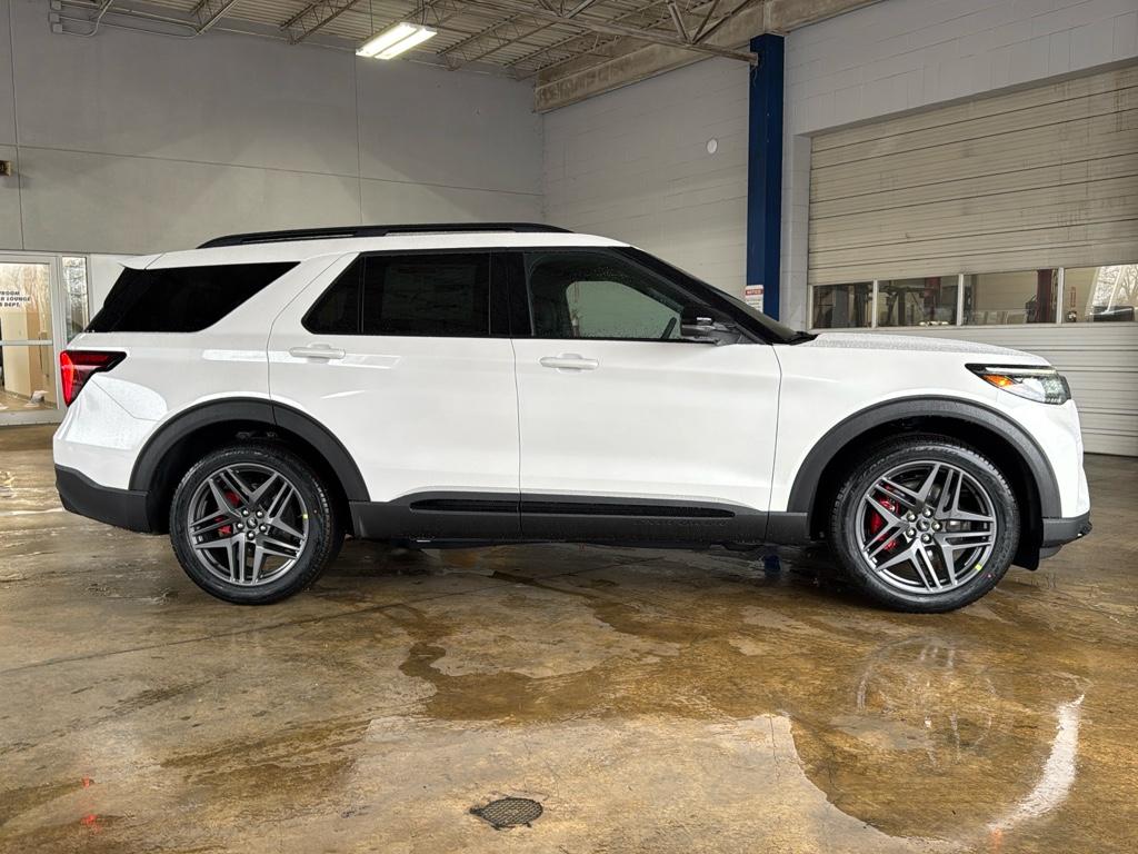 2025 Ford Explorer ST photo 3
