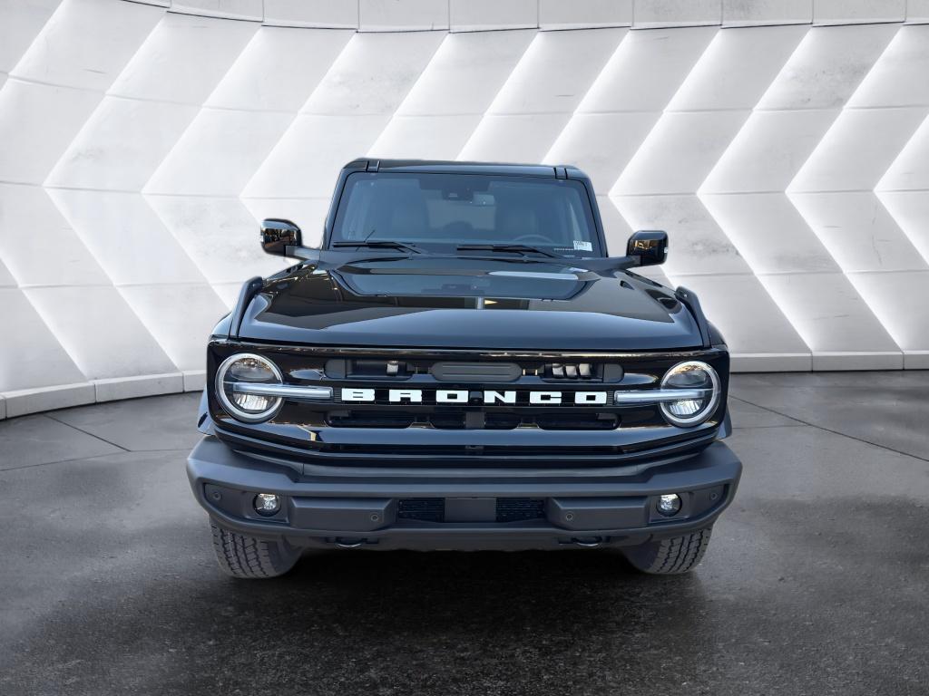 2025 Ford Bronco Outer Banks photo 2