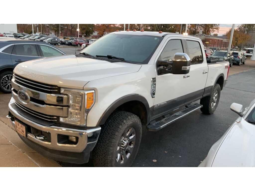 2017 Ford F-250 Lariat photo 2