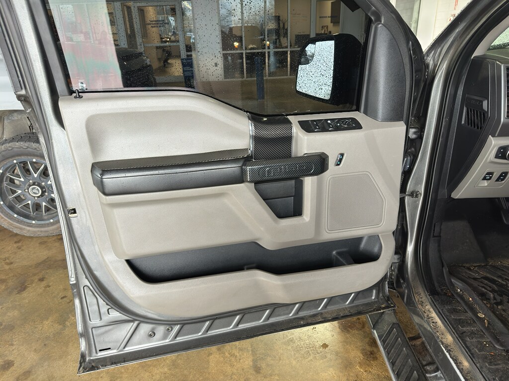 2020 Ford F-150 XLT photo 3