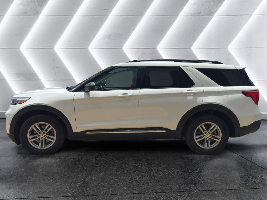 2023 Ford Explorer XLT photo 2