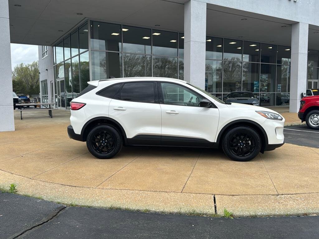 2020 Ford Escape SE Sport Hybrid photo 4