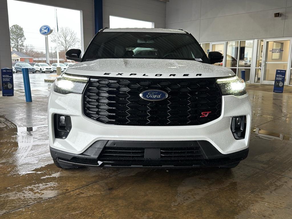 2025 Ford Explorer ST photo 2