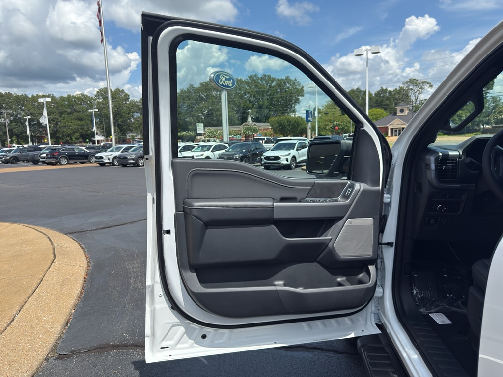 2025 Ford F-150 XLT - Photo 12