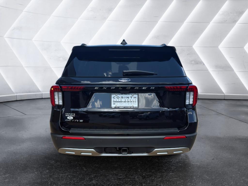 2025 Ford Explorer photo 2