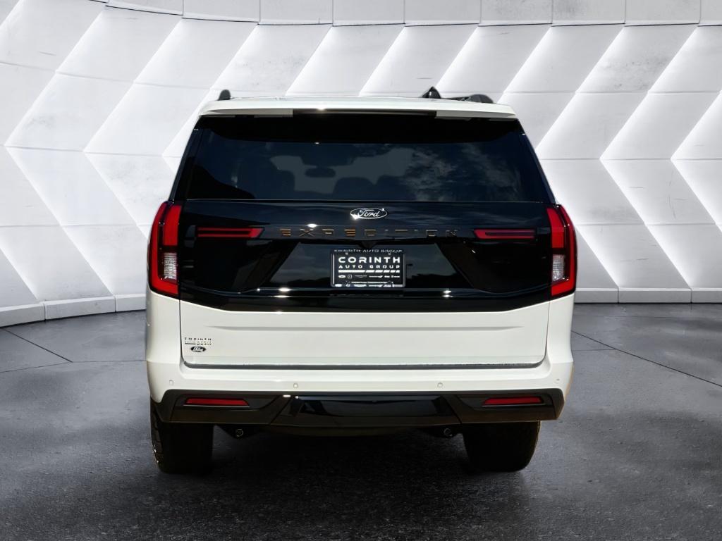 2025 Ford Expedition photo 2