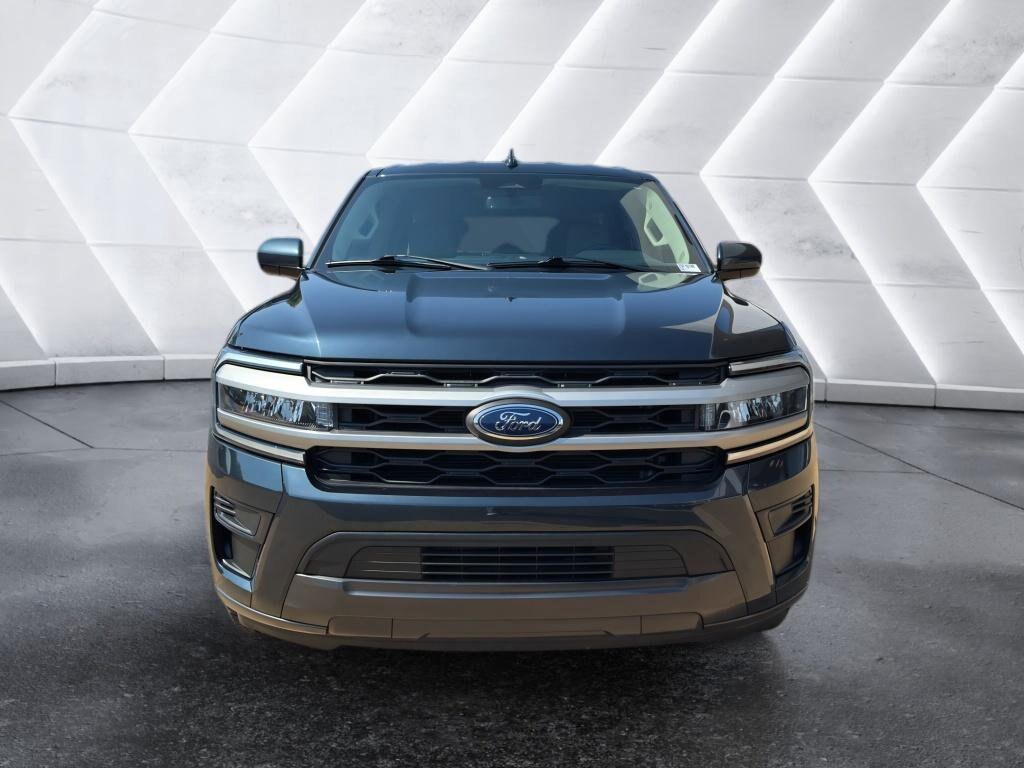 2022 Ford Expedition XLT photo 2