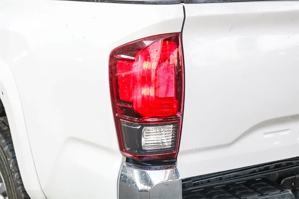 Thumbnail: 2019 Toyota Tacoma - 9