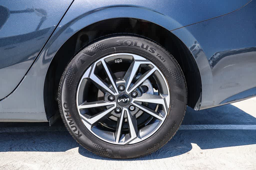 Thumbnail: 2023 Kia Forte - 9
