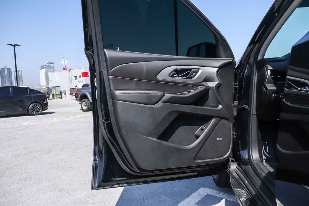 Thumbnail: 2020 Chevrolet Traverse - 21