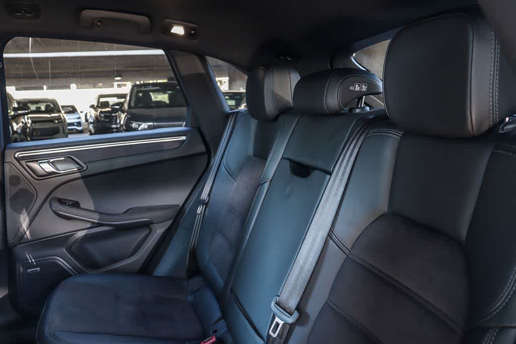 Thumbnail: 2024 Porsche Macan - 17