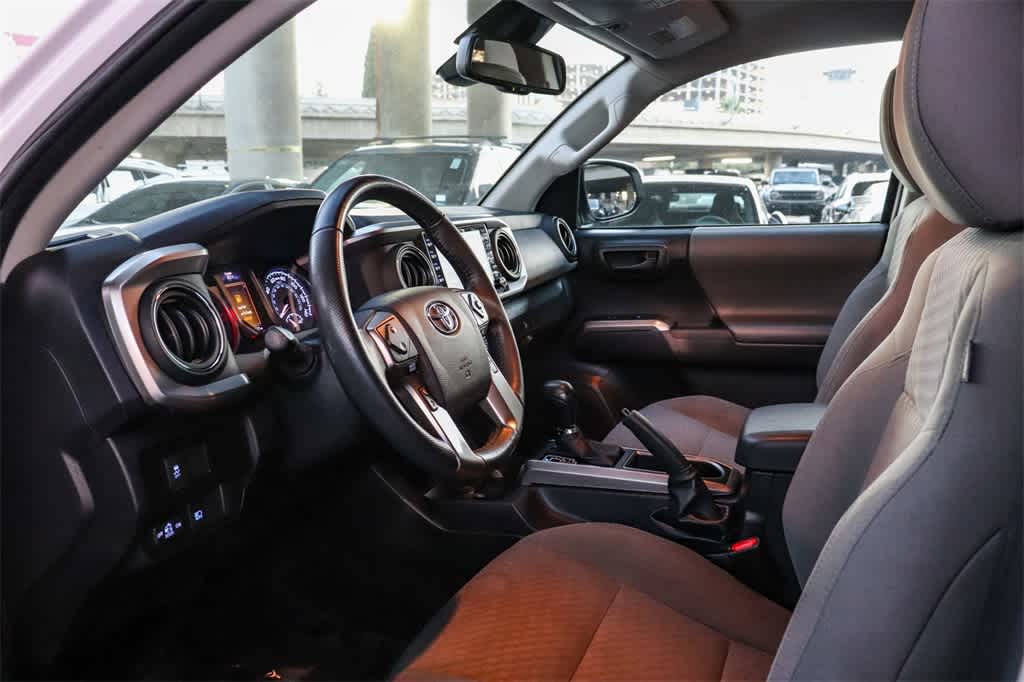 Thumbnail: 2022 Toyota Tacoma - 18