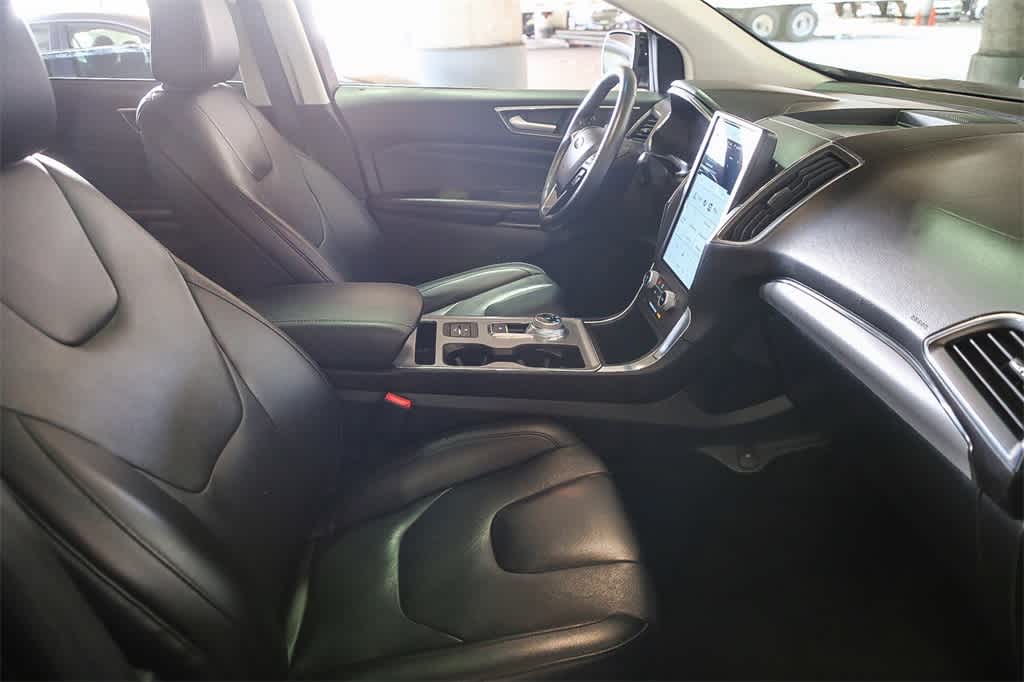 Thumbnail: 2021 Ford Edge - 16