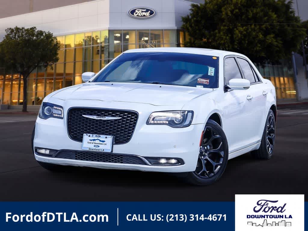 2016 Chrysler 300 S's photo