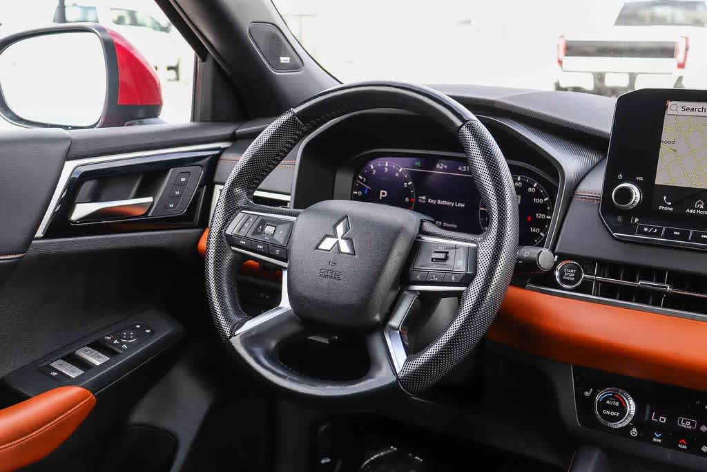 Thumbnail: 2023 Mitsubishi Outlander - 16