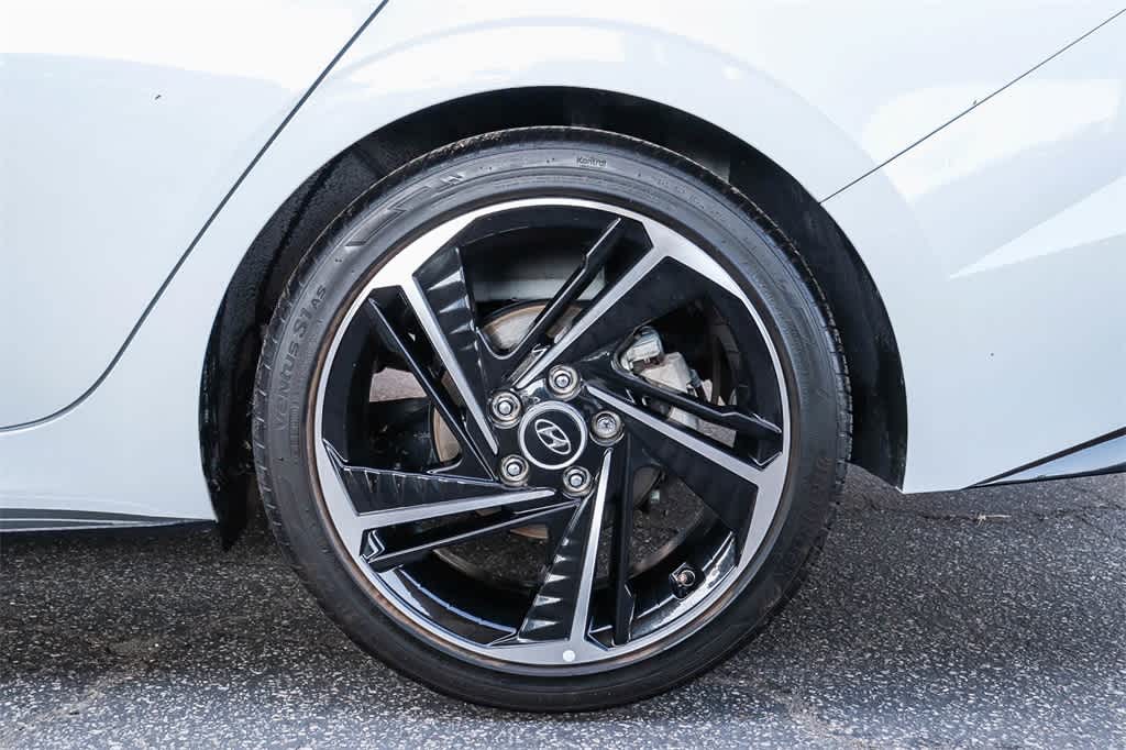 Thumbnail: 2023 Hyundai Elantra - 10