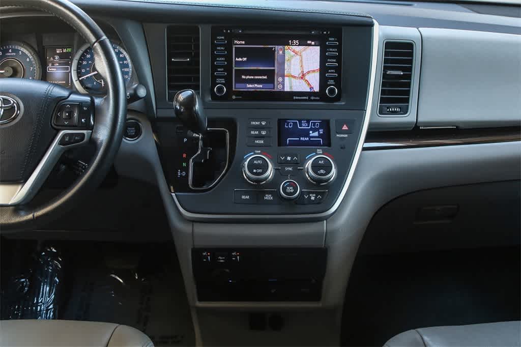 Thumbnail: 2020 Toyota Sienna - 13