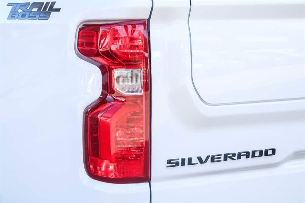 Thumbnail: 2025 Chevrolet Silverado 1500 - 9