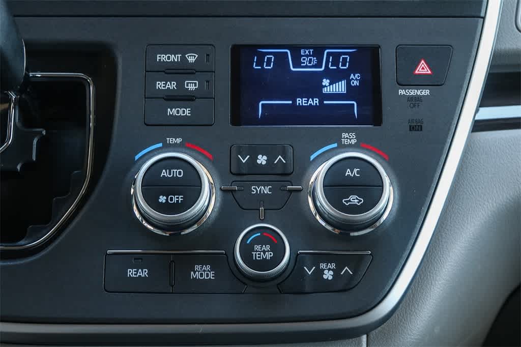 Thumbnail: 2020 Toyota Sienna - 14