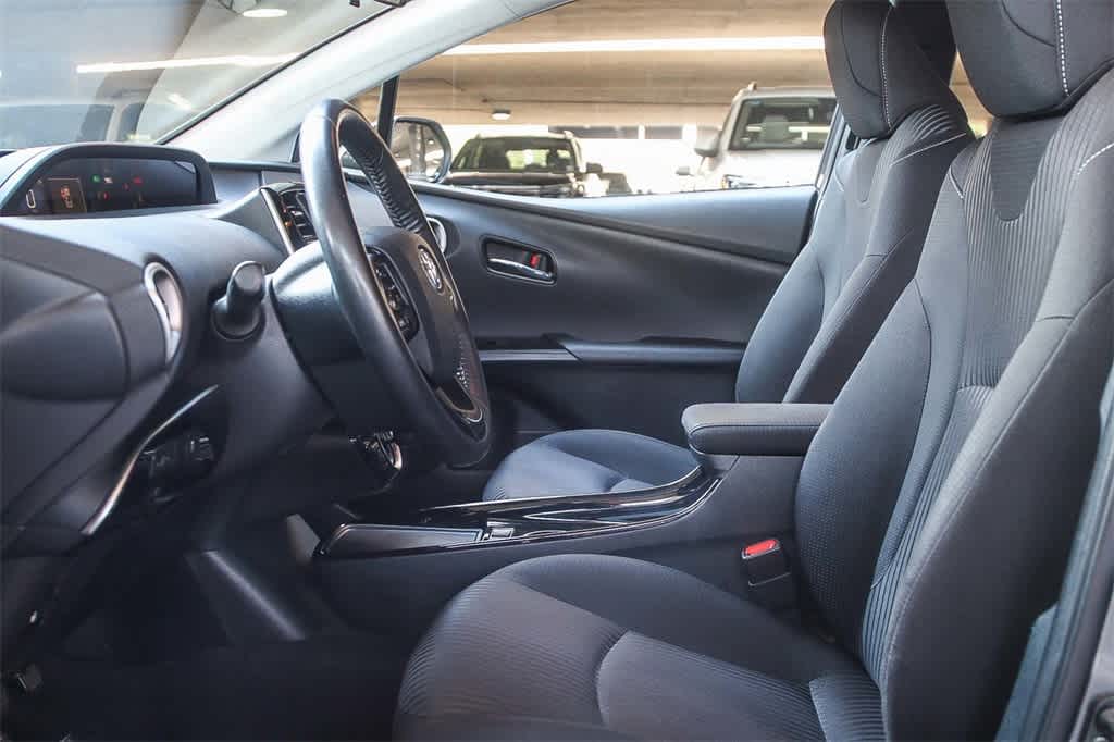 Thumbnail: 2021 Toyota Prius Prime - 17