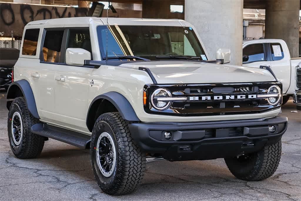 New 2025 Ford Bronco Outer Banks SUV