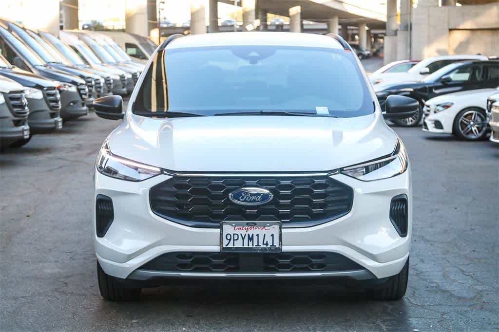 2024 Ford Escape ST-Line Hybrid photo 2